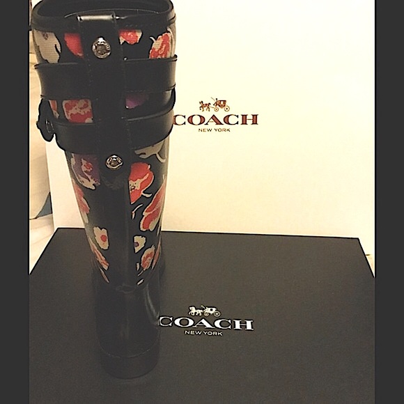 🎉HP🎉❄️☔️💦COACH FLORAL BOOTS☔️❄️💦 20% off 2 or more items in my closet. - Picture 7 of 9